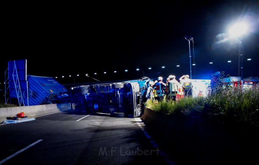 Einsatz BF Koeln PEINGEKLEMMT in Leverkusen P001.JPG